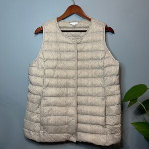 J Jill Down Snap Close Puffer Vest in Beige Neutral Herringbone. Women’s Medium